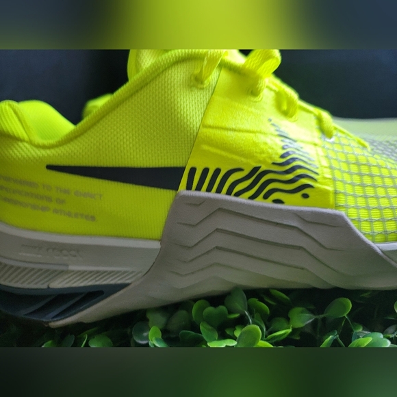 Nike Yellow and Gray Sneakers with Modern Silhouette - Picture 8 of 8